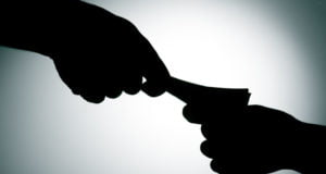 20 हजार रिश्वत के साथ हुई महिला फॉरेस्ट गार्ड गिरफ्तार 1 Hello Uttarakhand News »