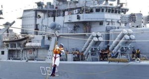 कैसे भारतीय और चीनी नौसेना एडन खाड़ी में समुद्री डाकुओं से लडें: आप सभी को जानने की जरूरत है 1 Hello Uttarakhand News »