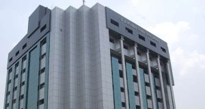 आयकर विभाग के छापे के बाद अफसर निलंबित और ठेकेदार ब्लैक लिस्ट होने की कगार पर.. 4 Hello Uttarakhand News »