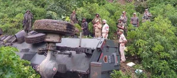 खाई में गिरी सेना की गाड़ी, 12 जवान घायल 4 Hello Uttarakhand News »