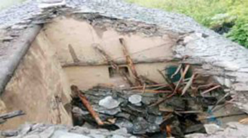 टिहरी मकान ध्वस्त मामला – फौरी राहत के तौर पर 4 लाख का दिया मुआवजा… 1 Hello Uttarakhand News »