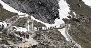 हेमकुंड साहिब यात्रा – लापता 8 श्रद्धालुओं कि नदी में समाने कि आशंका…पुलिस के हाथ लगा सुराग.. 1 Hello Uttarakhand News »