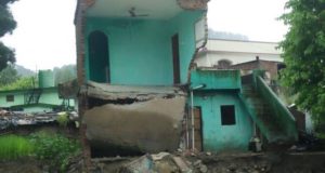 आफत की बारिश, लैंसडौन में जान-माल की हानि… 3 Hello Uttarakhand News »