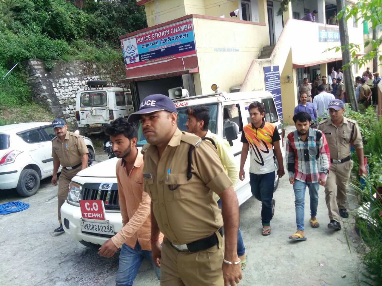 लड़की से छेड़छाड़ मामलाः 7 मनचले गिरफ्तार 2 Hello Uttarakhand News »