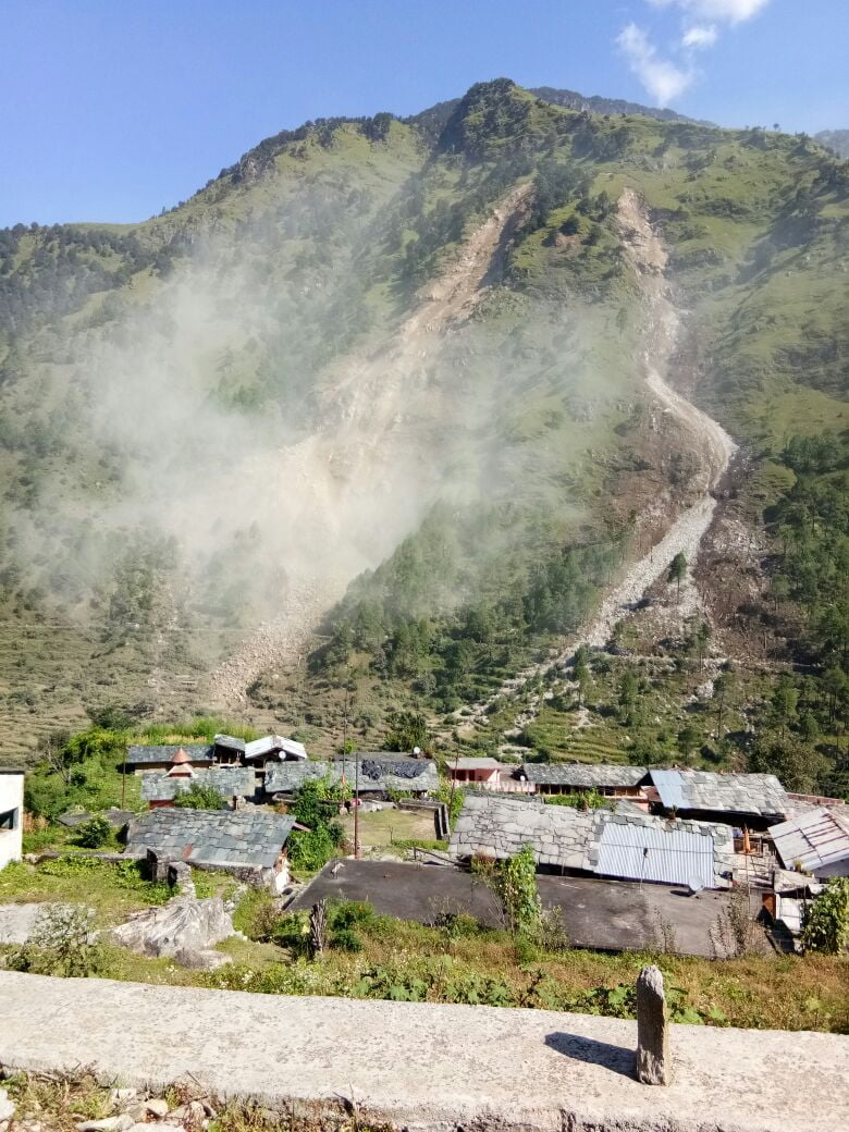 9 दिनों से जारी है भूस्खलन, डीएम समेत उच्च तकनीकि टीम पहुंची मौके पर 3 Hello Uttarakhand News »