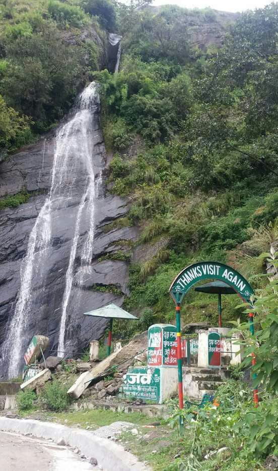 बदहाली की कगार पर यह प्राकृतिक झरना 1 Hello Uttarakhand News »