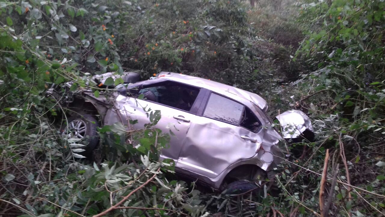 सड़क दुर्घटना: 250 मीटर गहरी खाई में गिरी कार, एक व्यक्ति की मौत 4 Hello Uttarakhand News »