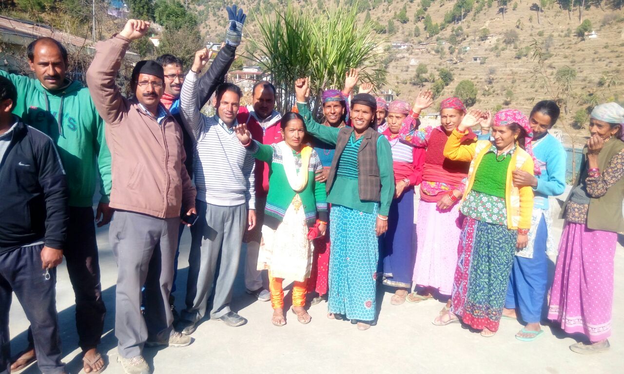 गुस्साए ग्रामीणों ने जल संस्थान कार्यालय में किया प्रदर्शन 5 Hello Uttarakhand News »