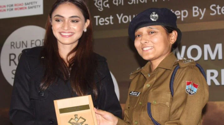महिला सुरक्षा एवं जागरूकता” अभियान में अनुकृति गुसाईं ने की शिरकत 1 Hello Uttarakhand News »