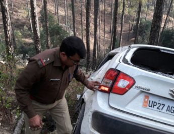 राष्ट्रीय राजमार्ग चरमा-ओगला के बीच सड़क दुर्घटना, तीन घायल 2 Hello Uttarakhand News »