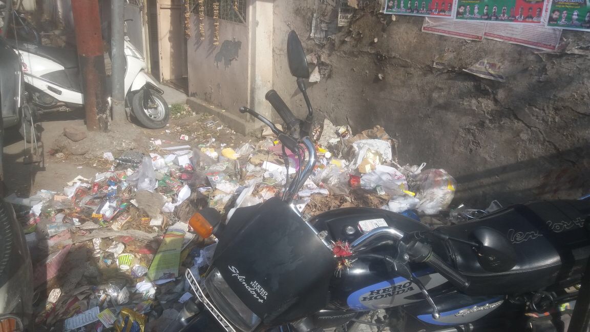 डिस्ट्रिक्ट जज के कार्यलय के बाहर लगे कूड़े के भंडार की निगम को नहीं है सुध 2 Hello Uttarakhand News »