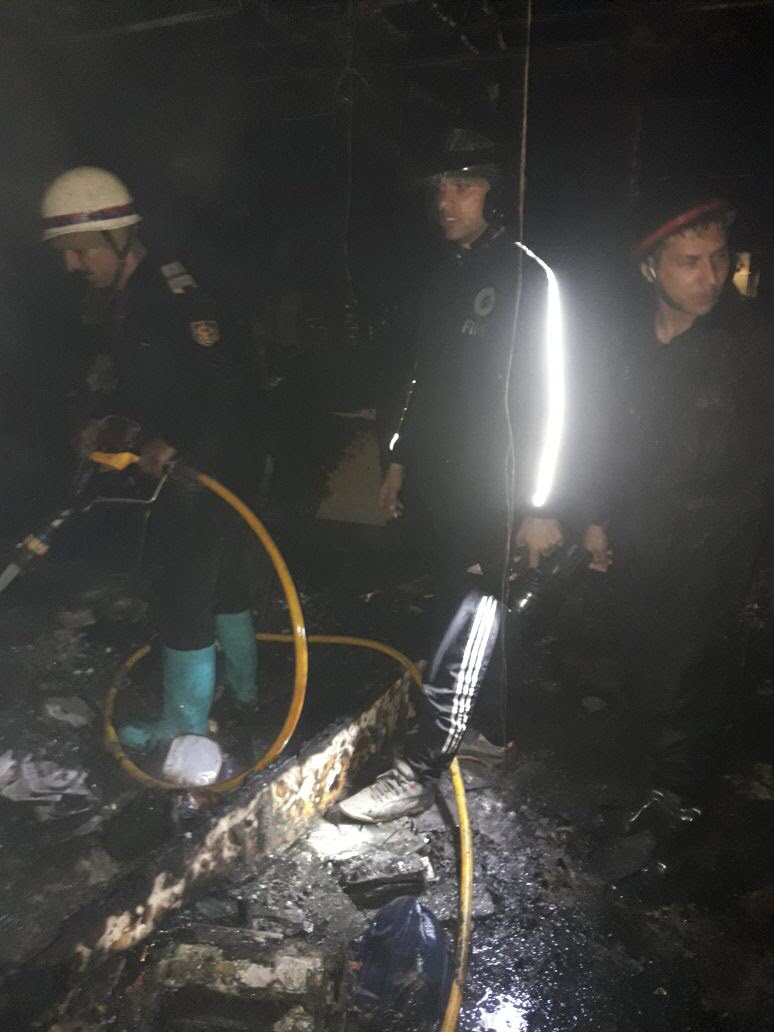 शोरूम में लाखों का सामान जलकर हुआ राख 3 Hello Uttarakhand News »