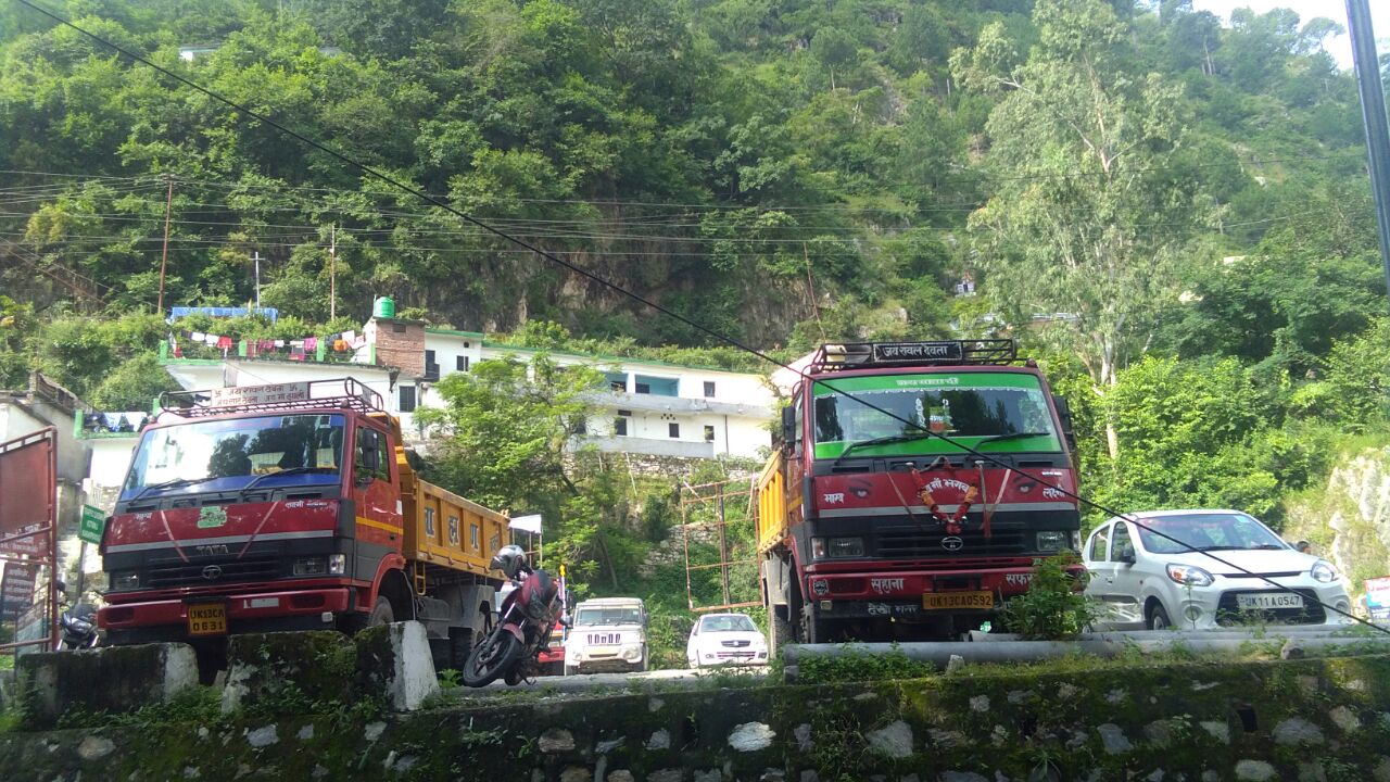 अवैध खनन – तीन डम्पर, एक जेसीबी सीज.. 1 Hello Uttarakhand News »