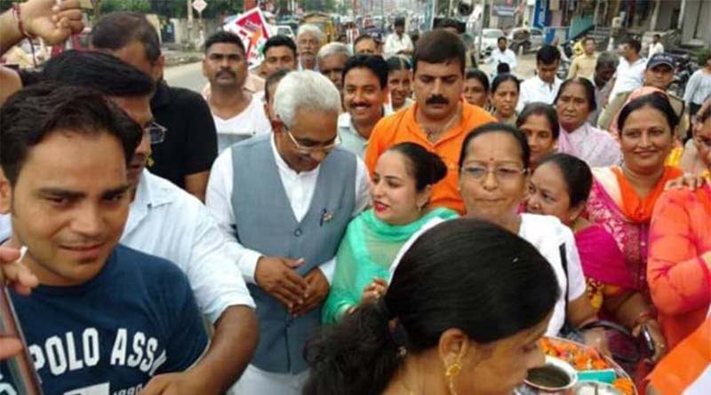 धोखाधड़ी में भाजपा कार्यकर्ता गिरफ्तार… 1 Hello Uttarakhand News »