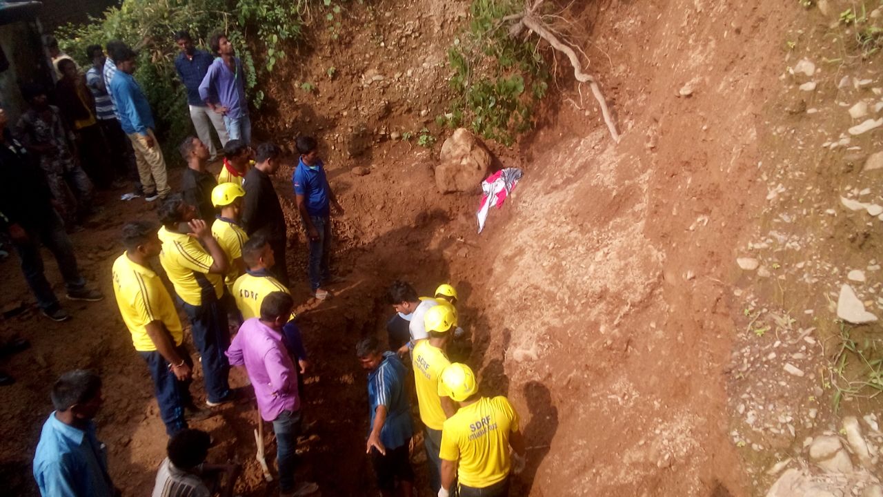 मिट्टी का पुश्ता ढहा, 2 लोग दबे, दोनों की मौत…. 4 Hello Uttarakhand News »