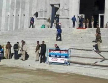 भराड़ीसैंण में विधानसभा सत्र की हुई हंगामेदार शुरुआत, विपक्ष ने लगाई सवालों की झड़ी By Hello Uttarakhand News - 07/12/2017 71 0 5 Hello Uttarakhand News »