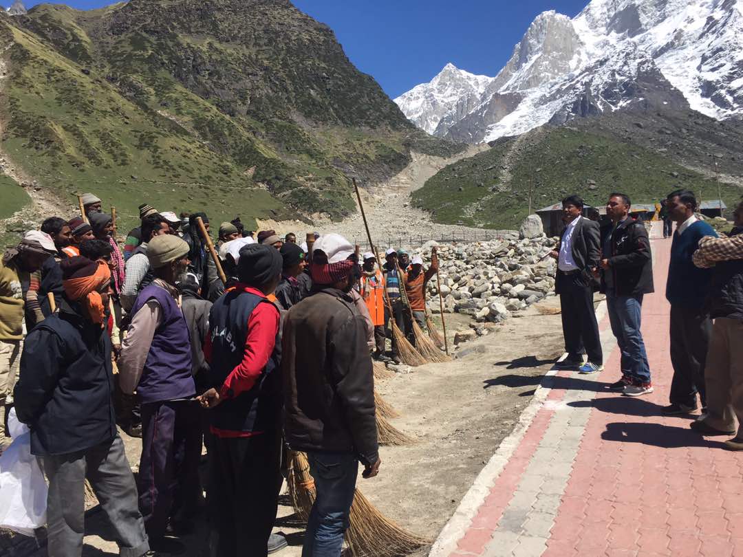 भोले की नगरी में चल रहा है – स्वच्छ केदारनाथ अभियान.. 2 Hello Uttarakhand News »