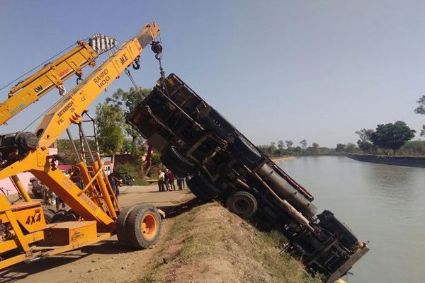 क्रेन की मदद से हटाई जाएगी अवैध रूप से पार्क गाड़िया… 2 Hello Uttarakhand News »