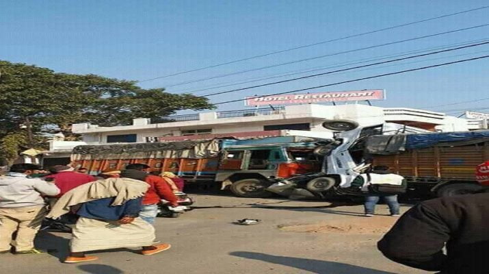 सड़क हादसे में दो की मौके पर मौत, पांच घायल 1 सड़क हादसे में दो की मौके पर मौत, पांच घायल 1 Hello Uttarakhand News »