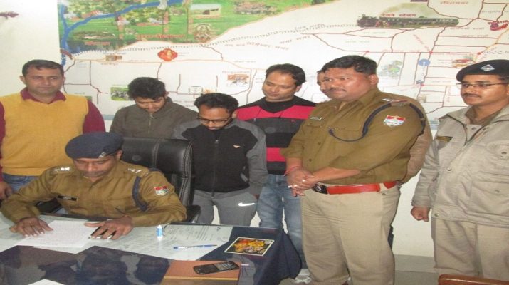 धोखाधड़ी से एटीएम बदल कर लोगों को लगाते थे चुना, पुलिस ने दबोचा 1 Hello Uttarakhand News »