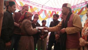 सीएम ने अग्निकांड प्रभावितों को बांटे 58 लाख के चैक 2 Hello Uttarakhand News »