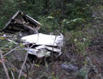 उत्तराखंड: अनियंत्रित होकर गहरी खाई में गिरी कार, पांच लोग थे सवार 2 Hello Uttarakhand News »