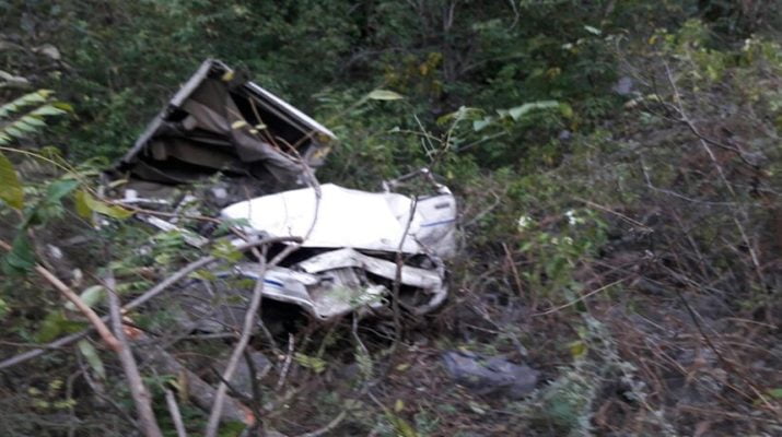 उत्तराखंड: अनियंत्रित होकर गहरी खाई में गिरी कार, पांच लोग थे सवार 1 Hello Uttarakhand News »