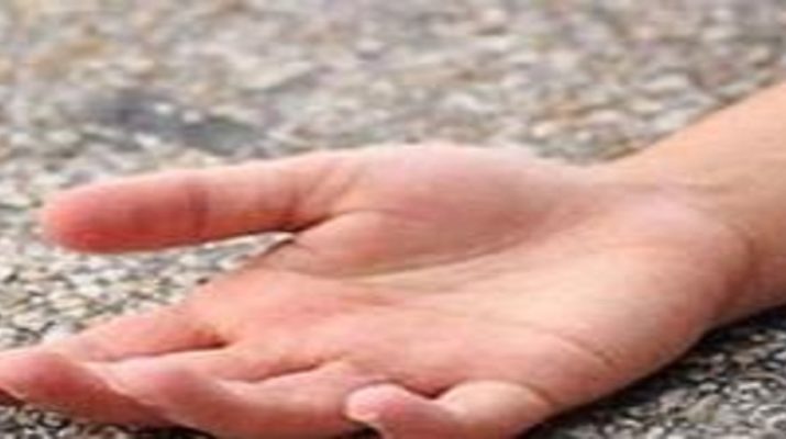 ओवरलोड ट्रैक्टर की चपेट में आने से किशोरी की मौत, परिजनों ने काटा हंगामा 1 Hello Uttarakhand News »
