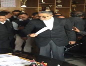 सीएम रावत ने स्वीकार की अधिवक्ताओं की मांग, SO का तबादला 2 Hello Uttarakhand News »