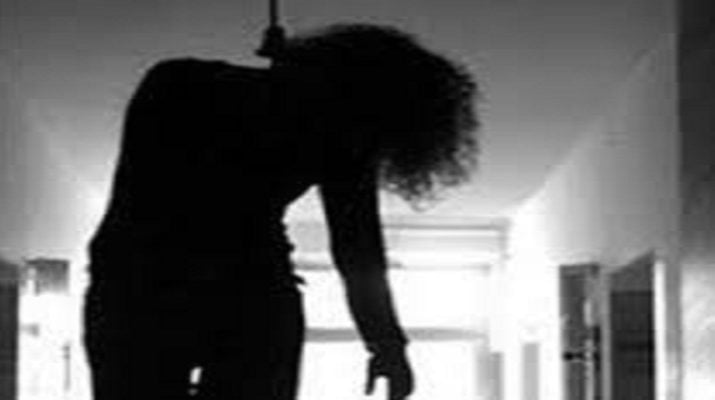 आत्‍महत्‍या! सुसाइड नोट लिख पंखे से लटक गयी मेडिकल की छात्रा 1 Hello Uttarakhand News »