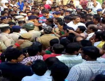 रेप के आरोपी को भीड़ ने पीट-पीट कर मार डाला 4 Hello Uttarakhand News »