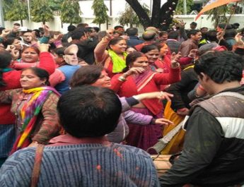 त्रिपुरा में बीजेपी की जीत का जश्न पहुंचा उत्तराखंड, खूब बजे ढोल-नगाड़े 3 Hello Uttarakhand News »