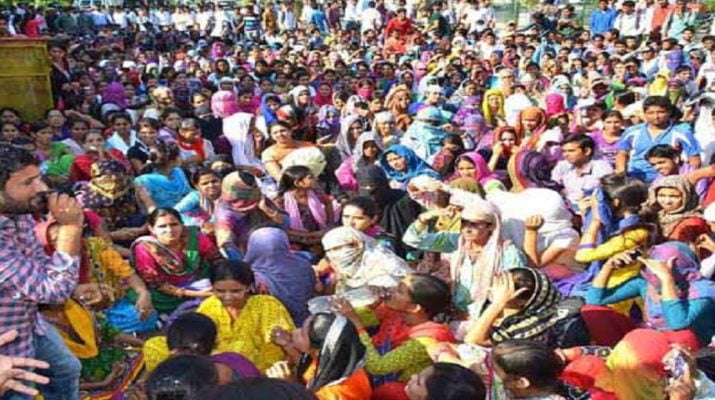 लाठी चार्ज के विरोध में दून के कोचिंग सेंटर बंद 1 लाठी चार्ज के विरोध में दून के कोचिंग सेंटर बंद 1 Hello Uttarakhand News »