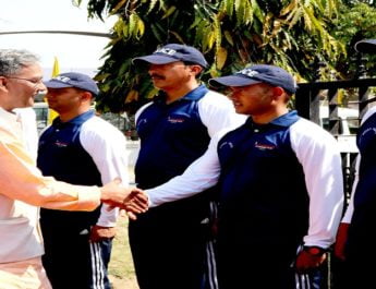 उत्तराखण्ड पुलिस के 15 सदस्यों के दल को माउंट एवरेस्ट के लिए किया गया रवाना 5 Hello Uttarakhand News »