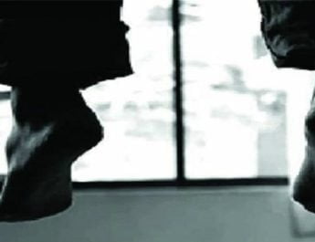 आत्महत्या : सुसाइड नोट छोड़ पंखे से लटक गया गार्ड 2 Hello Uttarakhand News »