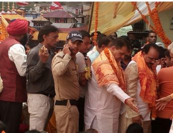 29 अप्रैल को बदरीनाथ धाम पहुंचेगा गाडू घड़ा, ऋषिकेश में दर्शनों को उमड़े श्रद्धालु 4 Hello Uttarakhand News »