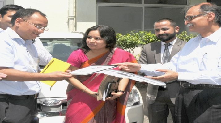 उत्तराखंड में पहली इलैक्ट्रिक कार के साथ ही ई-परिवहन यात्रा शुरू, मुख्य सचिव ने किया सुभारम्भ, जानिए खूबी 1 Hello Uttarakhand News »