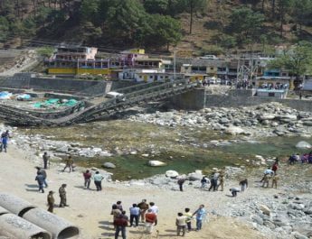 चीन सीमा को जोड़ने वाला एकमात्र पुल फिर टूटा 3 Hello Uttarakhand News »
