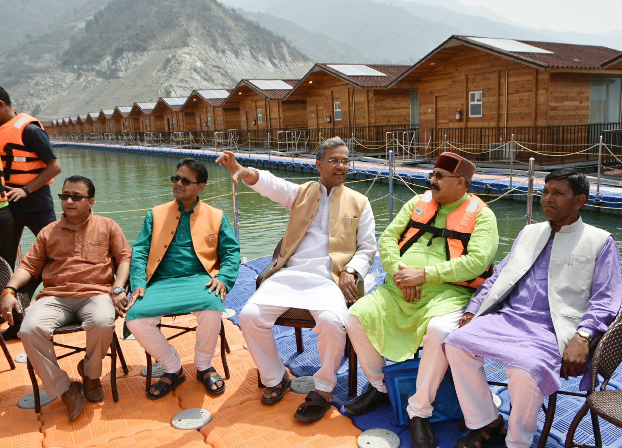 पहली बार टिहरी झील में आयोजित हुई ऐतिहासिक कैबिनेट बैठक, जाने बड़े फैसले.. 2 Hello Uttarakhand News »