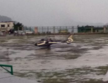 बद्रीनाथ धाम जा रहे हेलीकॉप्टर की गोपेश्वर में कराई गई इमरजेंसी लैंडिंग, सभी सुरक्षित 4 Hello Uttarakhand News »