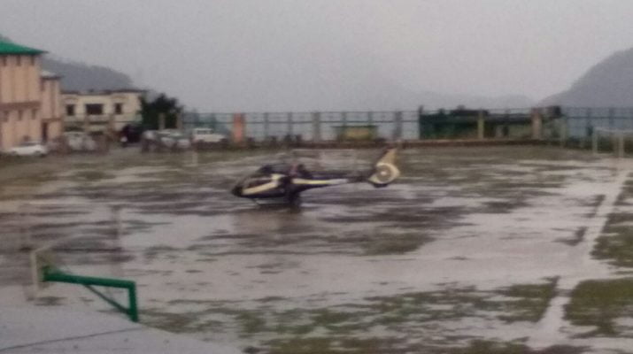 बद्रीनाथ धाम जा रहे हेलीकॉप्टर की गोपेश्वर में कराई गई इमरजेंसी लैंडिंग, सभी सुरक्षित 1 Hello Uttarakhand News »