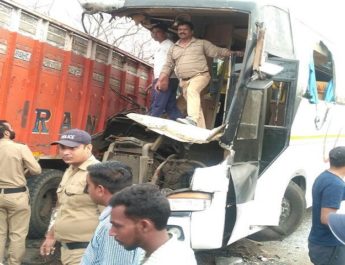 श्रद्धालुओं की बस और ट्रक की भिड़ंत, 13 घायल, 3 गंभीर, एक की मौत 3 Hello Uttarakhand News »