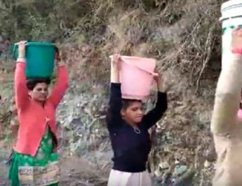 पानी के संकट से जुझ रहे ग्रामीण, शासन-प्रशासन बेशुध 3 Hello Uttarakhand News »