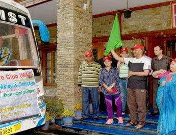 गोमुख ट्रैकिंग पर जा रहे अभियान दल को सीएम ने हरी झण्डी दिखाकर किया रवाना 2 Hello Uttarakhand News »