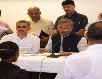 जन-सुनवाई कार्यक्रम में 100 से अधिक शिकायतें दर्ज, शिक्षिका मामले पर दी सफाई 3 Hello Uttarakhand News »