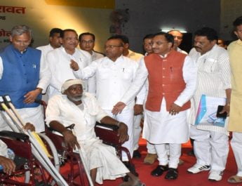 राष्ट्रीय वयोश्री योजना के अन्तर्गत 450 वृद्ध दिव्यांगों को जीवन सहायक उपकरण वितरित 4 Hello Uttarakhand News »