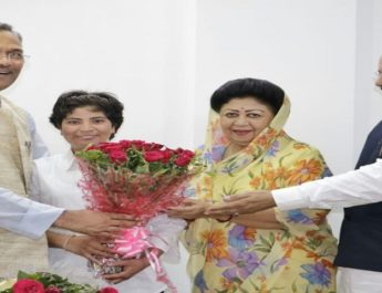 सीएम से मिले एवरेस्ट विजेता पूनम राणा और संदीप 4 Hello Uttarakhand News »