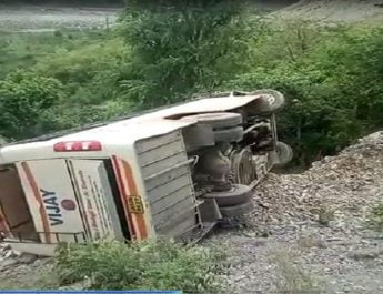 उत्तरकाशी में सडक हादसा, 15 यात्री घायल  3 Hello Uttarakhand News »