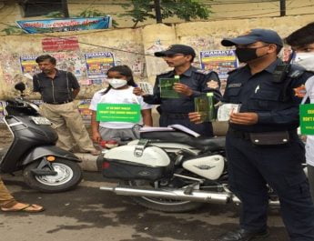 यातायात पुलिस की सरहानीय कोशिश, छात्र-छात्राओं को किया गया प्रेरित 2 Hello Uttarakhand News »