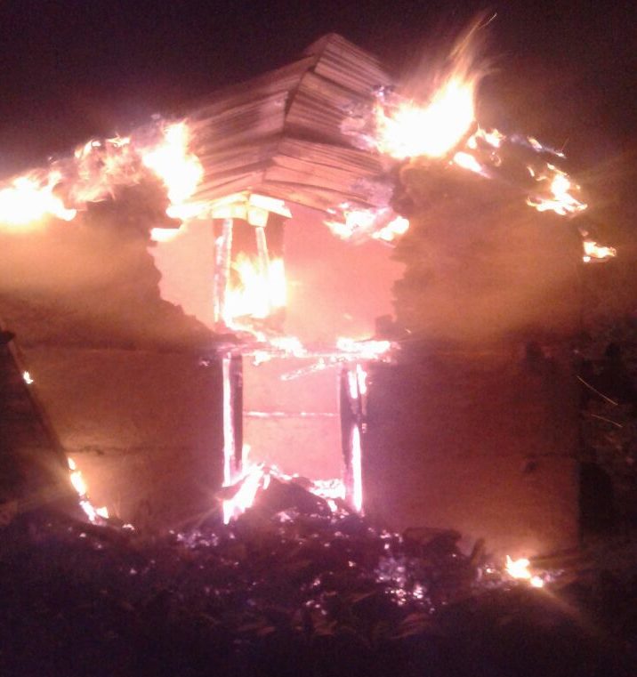 तीन मंजिला भवन में लगी आग, लाखों का सामान जलकर हुआ खाक 2 Hello Uttarakhand News »